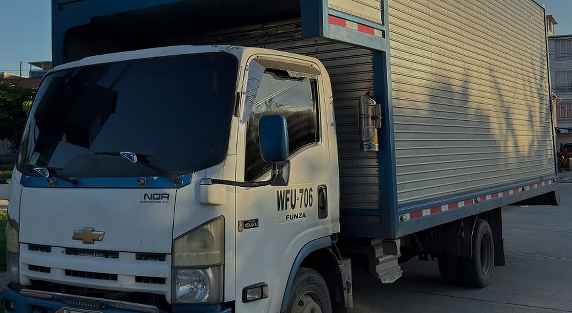 Camión de Logientregas DL listo para mudanza